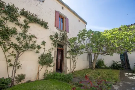 Independent apartment for 4 to 5 people, town center and very quiet. Отели рядом с достопримечательностью «cathedrale»