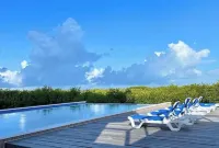 Coconuts Caribe 202 on tropical island  호텔