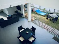 Moderna casa familiar de playa. A solo una cuadra del mar.