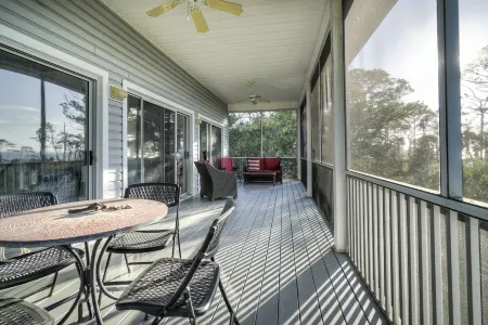 Book your getaway now! Relax on the screened porch looking out over the Bay!