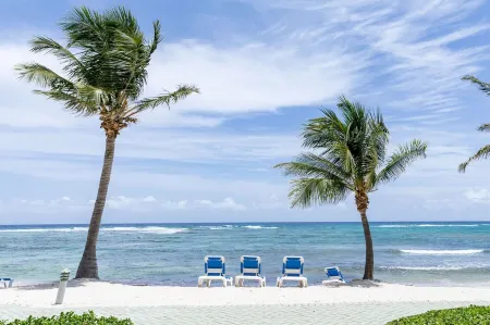 SUMMER DISCOUNTED! Beachfront Oasis/Steps to Beach/Beautiful Views!