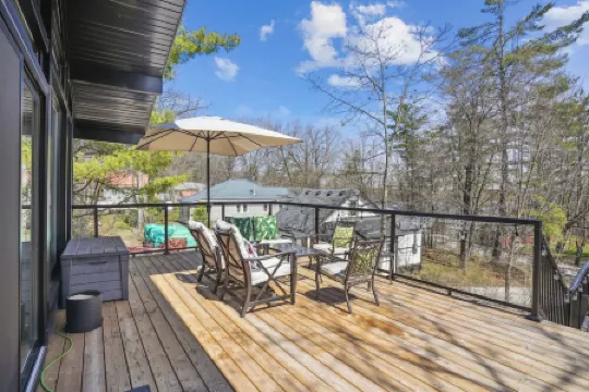 Kahshe House: Newly Reno'd Summer Retreat