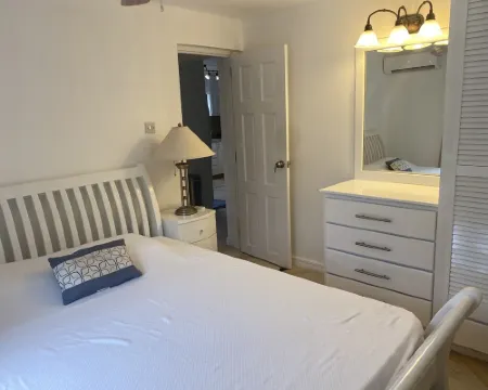 Roomy Lower 3 Bedroom West Coast Property with Pool Hotels in Mount Standfast
