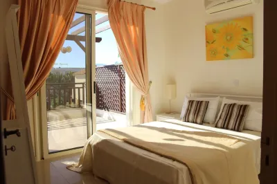 Lovely 3 Bedroom Villa with Private Pool very close to the heart of Coral Bay Hotels in 