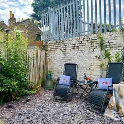 1 Bed Garden Flat (with 2 Sleeping Beds) for London Bookings Near Tower Bridge Hotel Exterior