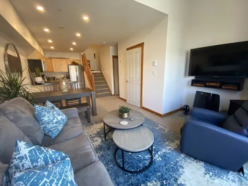 Premium Mountain Views! One bedroom Penthouse Condo in The Lodges at Canmore