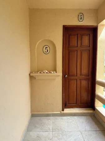 Balcony Beachfront Aquarium Condo, Fast-Free WIFI, Half Moon Bay, Akumal