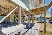 Semi-Oceanfront Beach Cottage II. Access across street to shops and restaurants