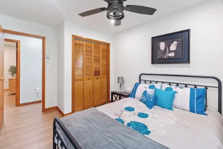 Four-Season Cottage with Beach Access Near Grand Bend