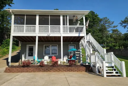 Serene, Spacious Lakefront Home in a Quiet Cove