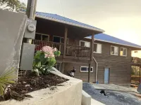 Ocean view with a pool and custom water slide! Các khách sạn gần Roatan, Honduras
