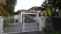 Apartment in quiet upscale Holetown area near Limegrove Centre and Beach Hotels in 