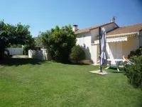 apartment F1,1 room, 1 kitchen, 1 bathroom possibility 4 pers. Hotels in 