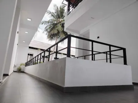 Diora Hotel Отели в г. Kuruwita