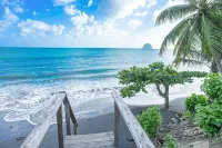 Villa Leynita Bay, 5 bedrooms, sleeps 12 on the beach of Diamant Martinique