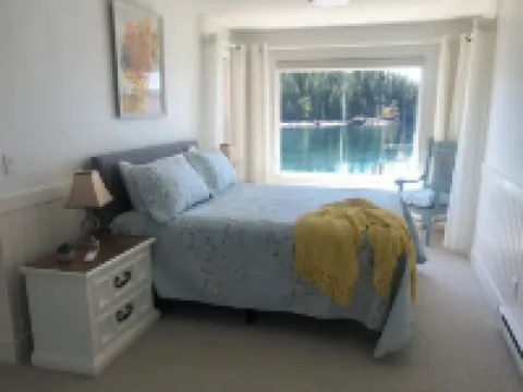 Unique and peaceful beach access getaway on Quadra Island. Outstanding view