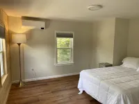 Just renovated stunning house - swimming and hiking