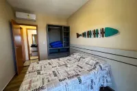 Wonderful sea view, two covered parking spaces, we have other options. Hotels in Praia das Toninhas