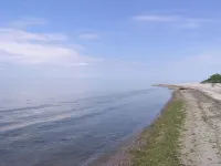 Bright, family-friendly apartment near the beach