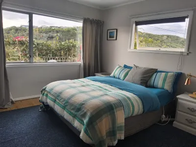 Sunny,spaciousand unique home that is pet friendly. Hotels in Enner Glynn