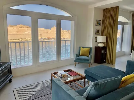 Gran Harbour Penthouse Отели в г. Senglea