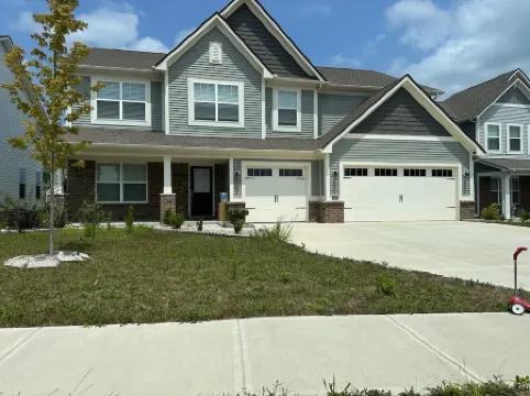 5-bedroom 4-bathroom big spacious residence