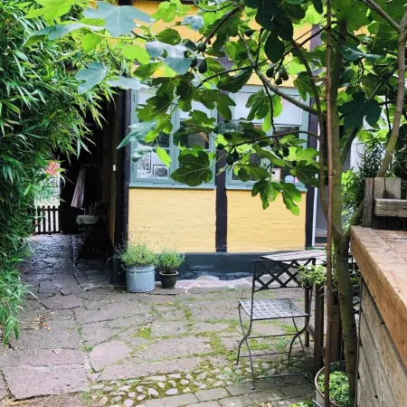 Small street house in the middle of Ystad Отели в г. Истад