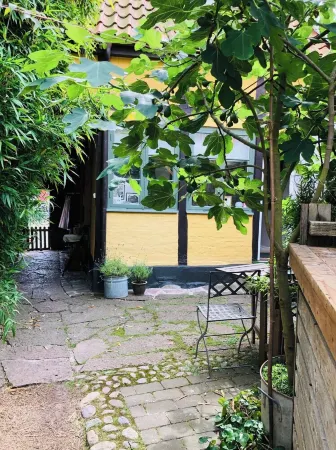 Small street house in the middle of Ystad Отели в г. Истад