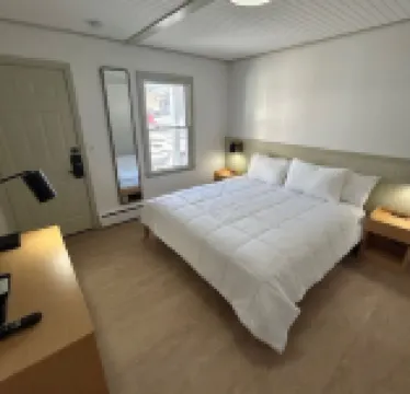 The Colonial Inn & Creamery