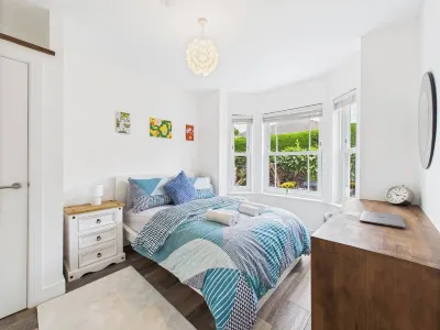 4Br4Ensuite-Garden-W&D-CloseToCityCentre Отели в г. 