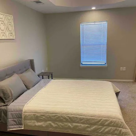 Lovely 2 bedroom w/ 2 bathroom cozy & clean rental