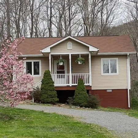 The House in the Holla at the foot of Shenandoah National Park
