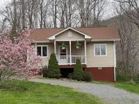 The House in the Holla at the foot of Shenandoah National Park Hotels in Greene County