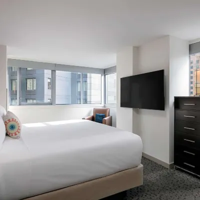 The Royal Sonesta Chicago Downtown Отели рядом с достопримечательностью «Тайм-лайф-билдинг»