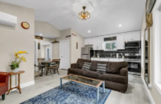 Luxury 2BR home with high ceilings with  BBQ/ patio in beautiful South Windsor.