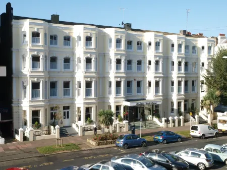 Haddon Hall Hotel Отели рядом с достопримечательностью «Nigel Greaves Gallery»