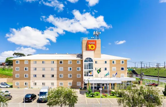 蓬塔格羅薩10號酒店