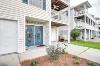 Elegant Tybee Island Townhome, Steps to Beach - 3 stjerner