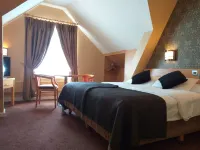 Harding Hotel Hotels near Jameson Distillery Bow St.
