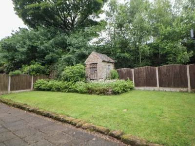 Horse Shoe Cottage Hotels near Biddulph Library