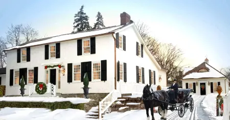 Old Ivy Walk Отели рядом с достопримечательностью «Сентенниал Лилак Гарден»