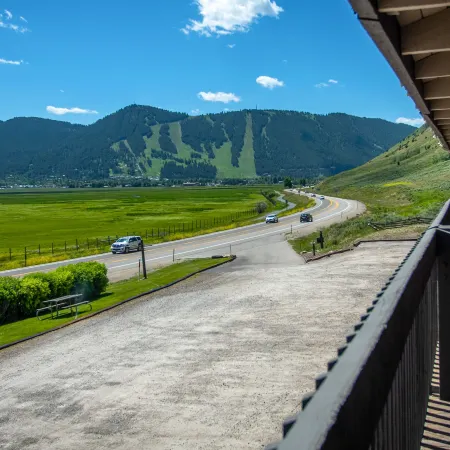 Elk Refuge Inn