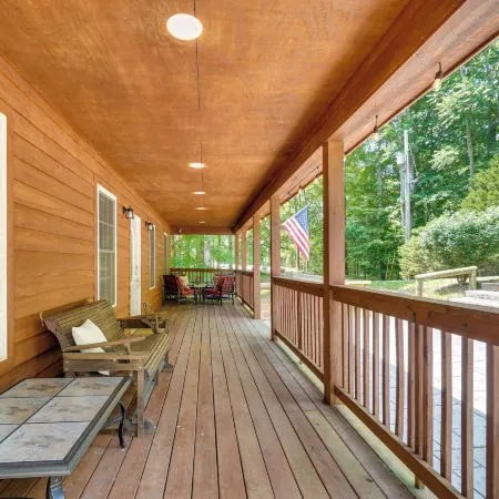 Cozy Tennessee Lake House w/ Grill & Fire Pit!