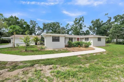 Elwood Park Gem: Spacious 3br Prime Location 3 Bedroom Home Hoteles en Condado de Manatee