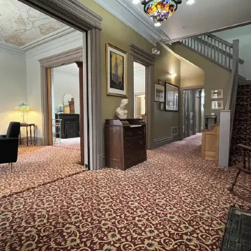 Stone Gables Inn Отели рядом с достопримечательностью «Флатс»