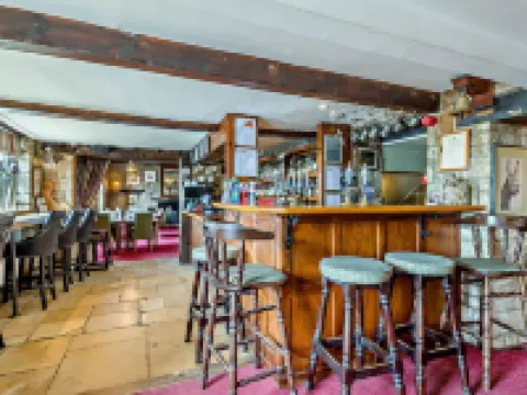 Inn for All Seasons Hotels in Burford