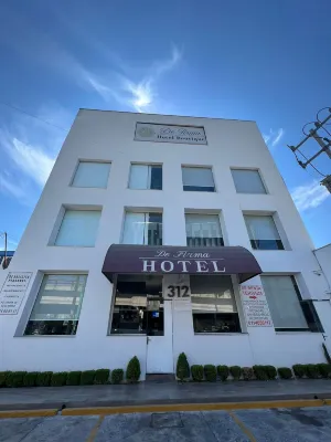 โรงแรมบูทีค เดอ ฟิร์มา - ที่มีสระว่ายน้ำ