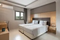 Kymothoe Elite Suites - Bathtub
