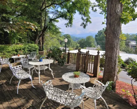 McKinley Edwards Inn Hotels in Swain County