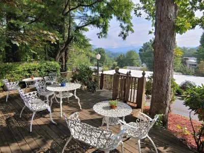 McKinley Edwards Inn Hotels near Great Smoky Mountains Railroad